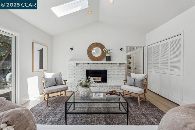 1245 Rimer Dr, Moraga CA: https://media.crmls.org/mediaz/a7f64223-3ae6-4038-88db-5a6b17cd828c.jpg