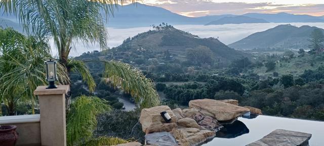 944 Rainbow Crest Road, Fallbrook CA: https://media.crmls.org/mediaz/a7f73f1e-3047-4883-9637-9b8fa0f8060b.jpg