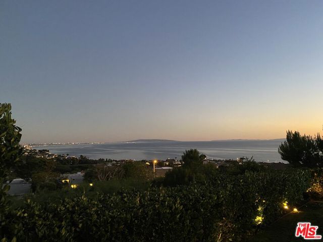 3440 Shoreheights Drive, Malibu CA: https://media.crmls.org/mediaz/a7f74de0-6930-46e6-91d8-cdae91ffce5e.jpg