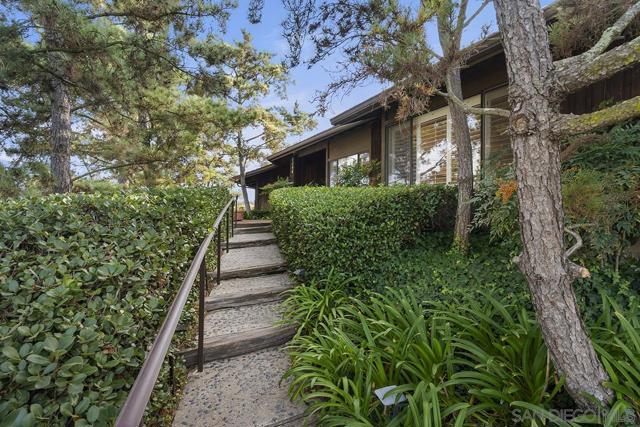 6346 Ridge Manor Avenue, San Diego CA: https://media.crmls.org/mediaz/a7f76e04-a5cd-4ae4-9366-6362592e3004.jpg