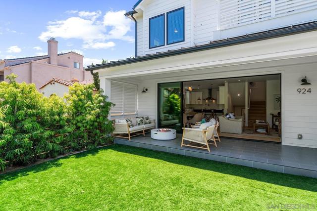 924 D Avenue, Coronado CA: https://media.crmls.org/mediaz/a7f7836b-bebf-43c5-8832-6a2cc2b07ee5.jpg