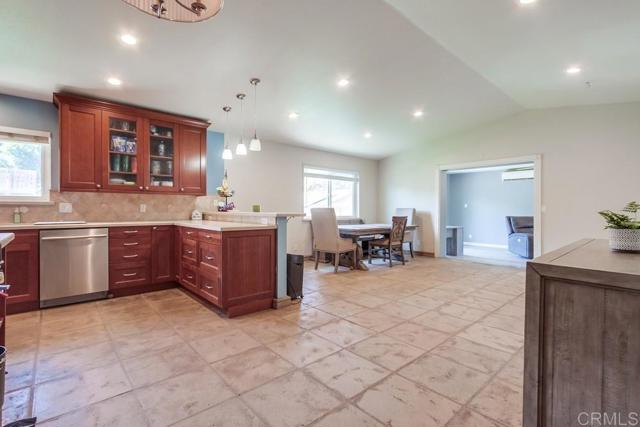 Detail Gallery Image 11 of 33 For 415 3rd St, Ramona,  CA 92065 - 3 Beds | 2 Baths