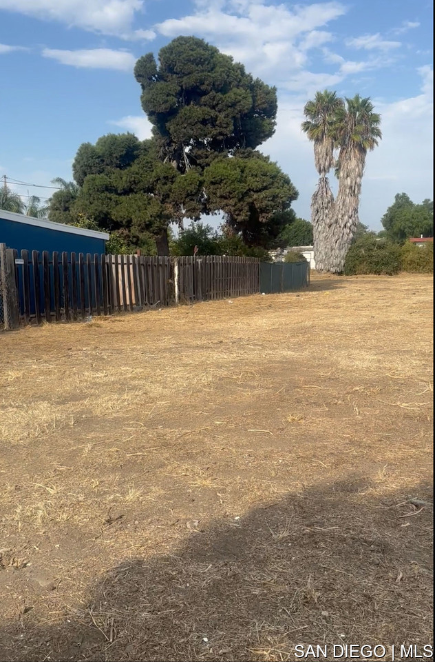 985 Fifth AVE, Chula Vista CA: https://media.crmls.org/mediaz/a7f83537-d32c-47af-a466-0a5ada5983d4.jpg