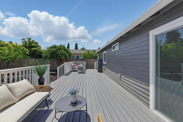571 Hamilton Avenue, Menlo Park CA: https://media.crmls.org/mediaz/a7f8a8a0-804e-4538-8653-82e2e1d8f731.jpg