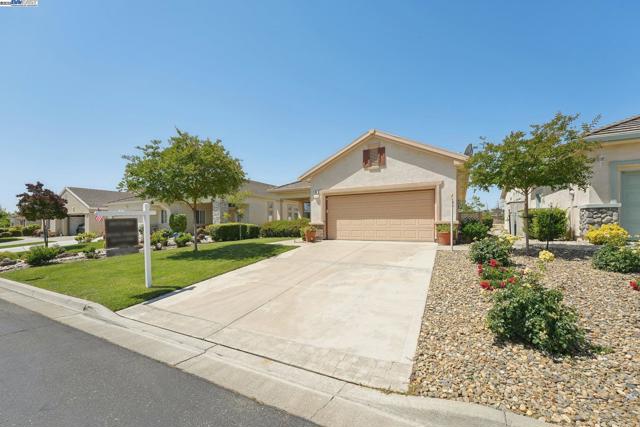 491 Central Park Pl, Brentwood CA: https://media.crmls.org/mediaz/a7f8def1-30e6-4220-86cf-08c1896a41cd.jpg