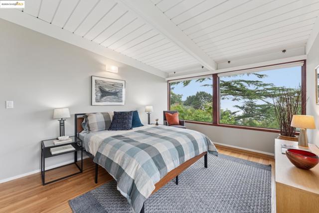 1415 Devonshire Dr, El Cerrito CA: https://media.crmls.org/mediaz/a7f8f90e-595f-4890-85f8-e862a0fc128f.jpg