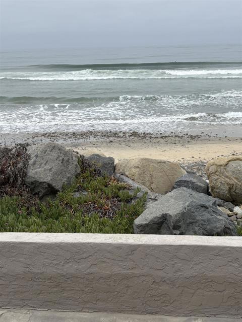 1460 Seacoast, Imperial Beach CA: https://media.crmls.org/mediaz/a7f900ce-9936-494a-a13a-56e4977e8272.jpg