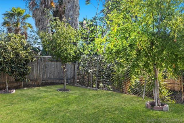 13752 Frame Rd, Poway CA: https://media.crmls.org/mediaz/a7f98f1f-de0e-4495-9107-d508459523e0.jpg
