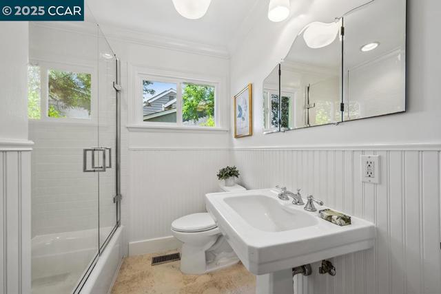 390 Castello Rd, Lafayette CA: https://media.crmls.org/mediaz/a7f9c128-d93c-4daa-94ca-efc73b0d3407.jpg