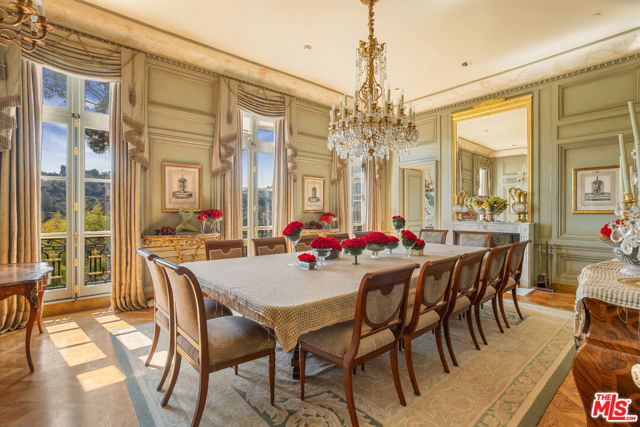 761 Bel Air Road, Los Angeles CA: https://media.crmls.org/mediaz/a7fa3dfe-6e84-42dc-90b0-2cb446109e84.jpg