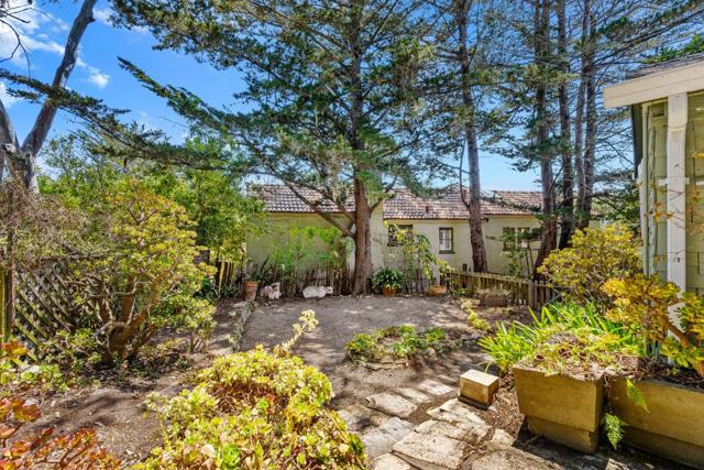 0 Santa Fe 6 SW of Ocean Avenue, Carmel CA: https://media.crmls.org/mediaz/a7fac066-f898-403e-9086-14bbb5e64a5d.jpg