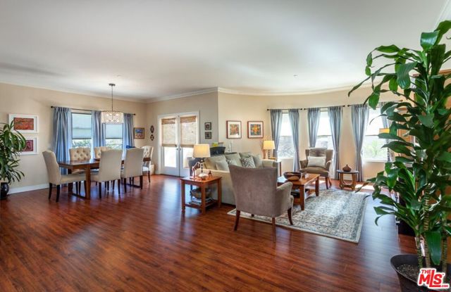 1862 S Bentley Avenue, Los Angeles CA: https://media.crmls.org/mediaz/a7fb103b-1d6e-4352-b27e-e119ba593b24.jpg