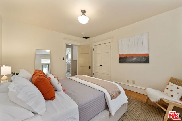 21 Park Avenue, Venice CA: https://media.crmls.org/mediaz/a7fb37d9-79a3-475e-8452-f221d79b5ce0.jpg