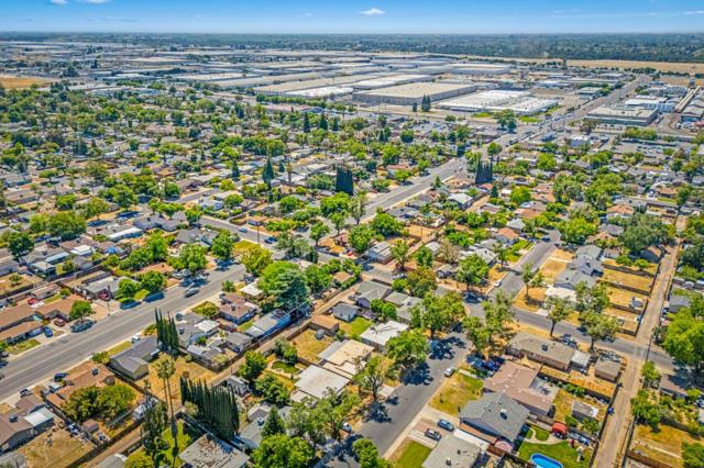 312 Oakshire Avenue, Modesto CA: https://media.crmls.org/mediaz/a7fc34b7-c5eb-4edd-9b07-e7dbbb74bc9a.jpg