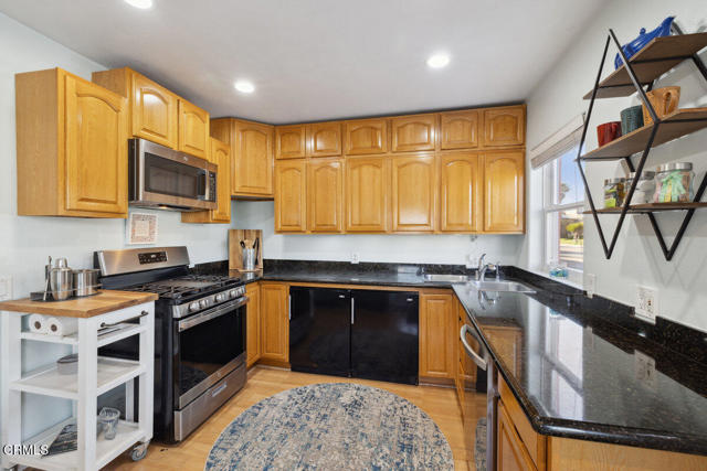 Detail Gallery Image 9 of 55 For 3701 Sunset Ln, Oxnard,  CA 93035 - 4 Beds | 3 Baths