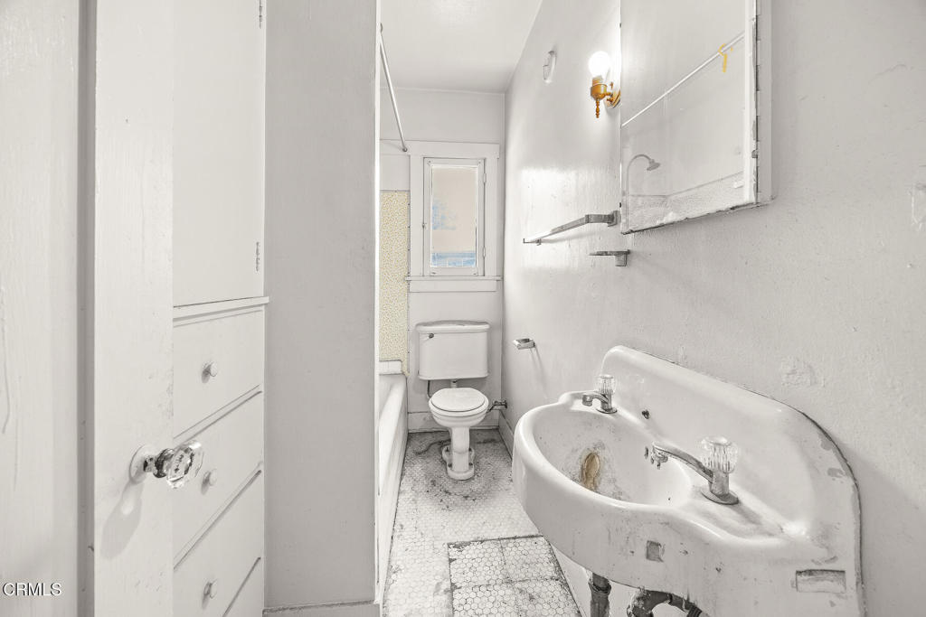 https://media.crmls.org/mediaz/a7fc8762-9b69-4869-94b3-fbc3aab8c0ba.jpg?preset=X-Large