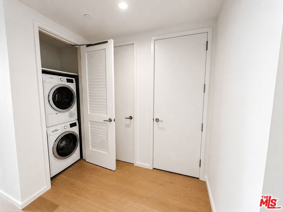https://media.crmls.org/mediaz/a7fcd3a4-0bb6-4905-a8f0-9eb0c5def1f2.jpg?preset=X-Large