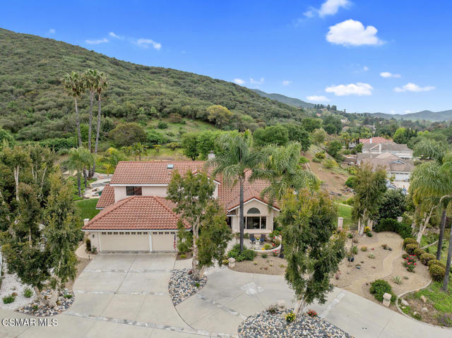 790 Spring Canyon Place, Thousand Oaks CA: https://media.crmls.org/mediaz/a7fcd5ad-58fc-4147-b3ef-821eab077e2c.jpg