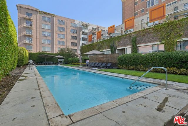 1850 Industrial Street, Los Angeles CA: https://media.crmls.org/mediaz/a7fd7437-0a75-4e98-97ef-ed4e4b3f7a08.jpg