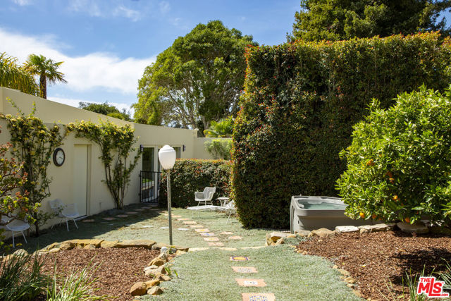 526 Crocker Sperry Drive, Montecito CA: https://media.crmls.org/mediaz/a7fd81ee-eec2-4354-92b1-57b47ea38d52.jpg