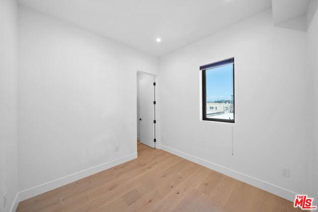 733 N Gramercy Place, Los Angeles CA: https://media.crmls.org/mediaz/a7fdb316-d90c-48f6-b025-7879b9ddf49e.jpg