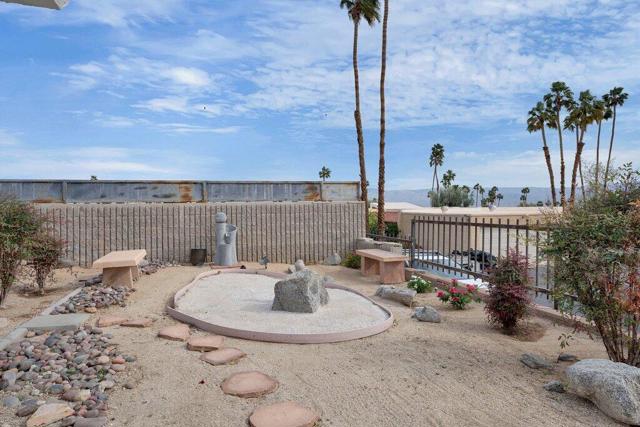 48320 Beverly Drive, Palm Desert CA: https://media.crmls.org/mediaz/a7fde3f6-f88c-4494-899d-eddbf86d72c4.jpg