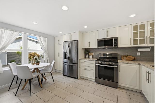 Detail Gallery Image 8 of 25 For 3327 Vivienda Cir, Carlsbad,  CA 92009 - 3 Beds | 2 Baths