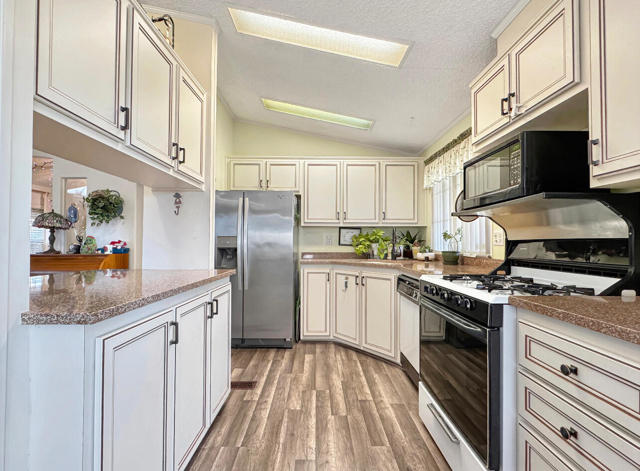 81713 San Cristobal Avenue, Indio CA: https://media.crmls.org/mediaz/a7fe82fd-2e3e-4f37-978a-a28b3441704c.jpg