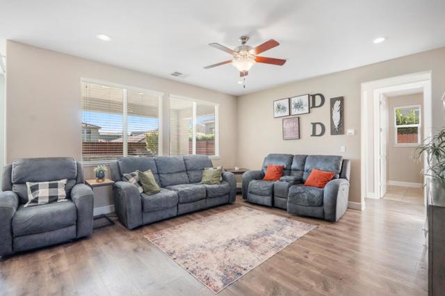 1551 Lily Court, Hollister CA: https://media.crmls.org/mediaz/a7fedd06-9060-41b9-b9d9-dc9efb107a54.jpg