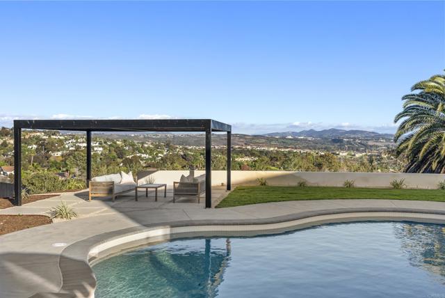 3920 Holly Brae, Carlsbad CA: https://media.crmls.org/mediaz/a7ff2f7a-343d-4e79-856b-b056a1d798a5.jpg