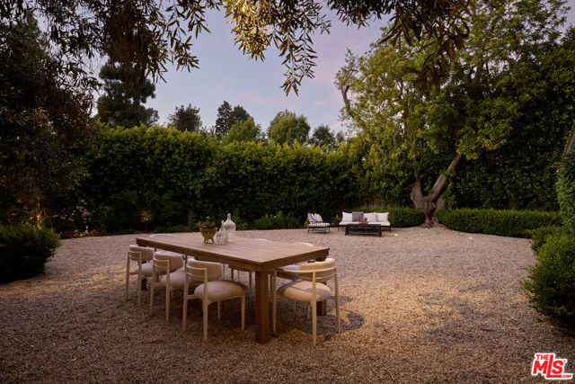 1296 Capri Drive, Pacific Palisades CA: https://media.crmls.org/mediaz/a7ff3ec8-2afa-452c-9ad5-1d9fd009b6bd.jpg