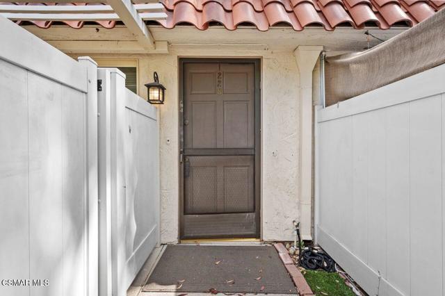 1228 Kirkford Way, Westlake Village CA: https://media.crmls.org/mediaz/a7ff502b-69df-4d37-a447-75211c7ffcff.jpg