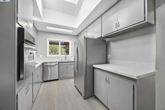 4580 Theresa Ave, Fremont CA: https://media.crmls.org/mediaz/a7ff8683-8c4a-4a67-9e07-9c73e00f581e.jpg