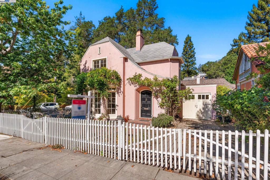 1462 Trestle Glen Rd