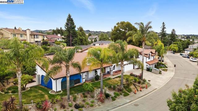 21798 Independent School Rd, Castro Valley CA: https://media.crmls.org/mediaz/a7ffbbd7-240f-4f7e-b62f-cb9d5fd66147.jpg