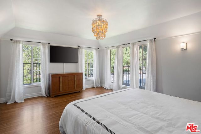 504 24Th Street, Santa Monica CA: https://media.crmls.org/mediaz/a7ffe68f-32cb-4b3f-98a6-4c56bd0eeb3e.jpg