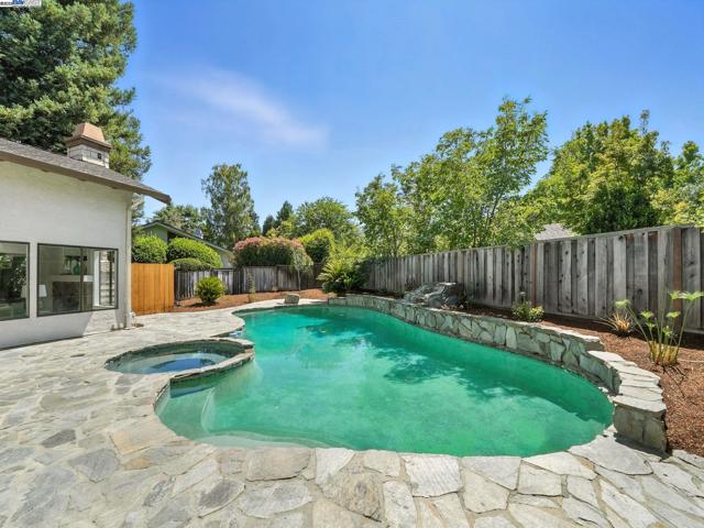 5995 Via Del Cielo, Pleasanton CA: https://media.crmls.org/mediaz/a8002a53-affc-42f6-8a05-9f6d4ee694c6.jpg