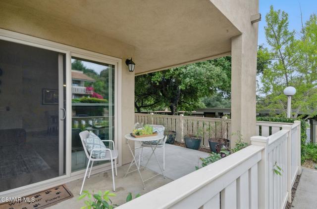 245 Oakleaf Drive, Thousand Oaks CA: https://media.crmls.org/mediaz/a800427b-7eca-4957-86f4-bb1481fa645a.jpg
