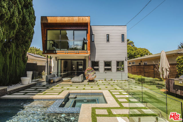 2656 32nd Street, Santa Monica CA: https://media.crmls.org/mediaz/a800b1da-ee23-40e5-abcb-0eff21c0af69.jpg
