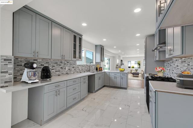 2906 Adeline St, Oakland CA: https://media.crmls.org/mediaz/a800fd23-e855-4084-ba6f-ce908443ab2a.jpg