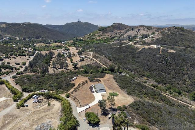 4027 Sumac Summit, Fallbrook CA: https://media.crmls.org/mediaz/a8011cbb-a5ae-4a24-83c8-93c545852bbf.jpg