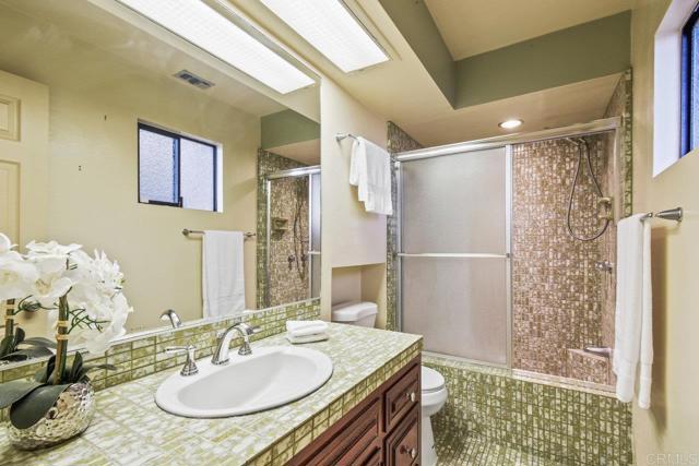 Detail Gallery Image 38 of 61 For 2393 La Marque Street, –,  CA 92109 - 3 Beds | 2/1 Baths