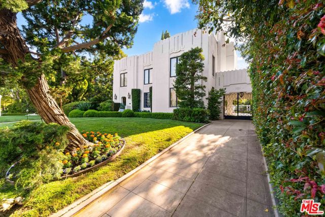 191 S Hudson Avenue, Los Angeles CA: https://media.crmls.org/mediaz/a802796d-6238-4ec7-91fa-3c2e95c9423c.jpg