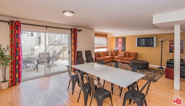 4702 Fulton Avenue, Sherman Oaks CA: https://media.crmls.org/mediaz/a8028dea-07aa-4c4d-bc44-e651fdf91b4d.jpg