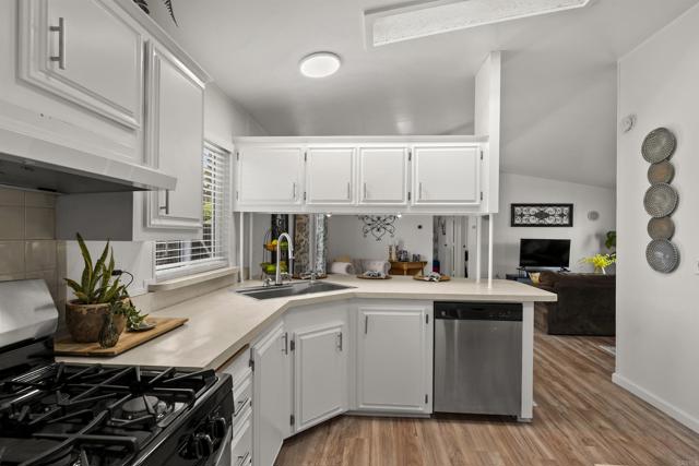8620 Atlas View Drive, Santee CA: https://media.crmls.org/mediaz/a802b711-ef68-4e21-8ebb-ea2487aa8bc4.jpg