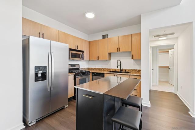 1480 Broadway, San Diego CA: https://media.crmls.org/mediaz/a8030612-b222-48ab-a196-75e59b663bf9.jpg