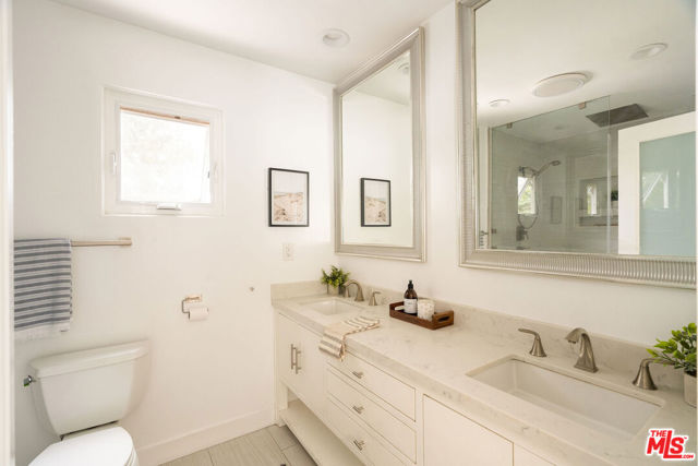 12366 Laurel Terrace Drive, Studio City CA: https://media.crmls.org/mediaz/a80334c3-266a-4548-923e-ffababee4912.jpg