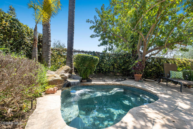 4126 Sterlingview Drive, Moorpark CA: https://media.crmls.org/mediaz/a8033b9a-f2a9-481b-862e-c7870910c647.jpg