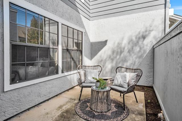 1689 Via Laguna, San Mateo CA: https://media.crmls.org/mediaz/a8035448-7ce3-4868-b727-507dd5fb9407.jpg