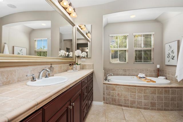 2258 Aventurine Place, Carlsbad CA: https://media.crmls.org/mediaz/a8036f82-40fa-48b6-90a3-25f30f3918ab.jpg